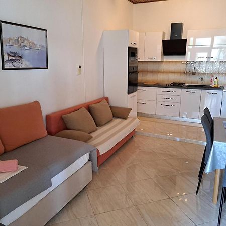 מאקרסקה Apartmani R&B Radalj מראה חיצוני תמונה