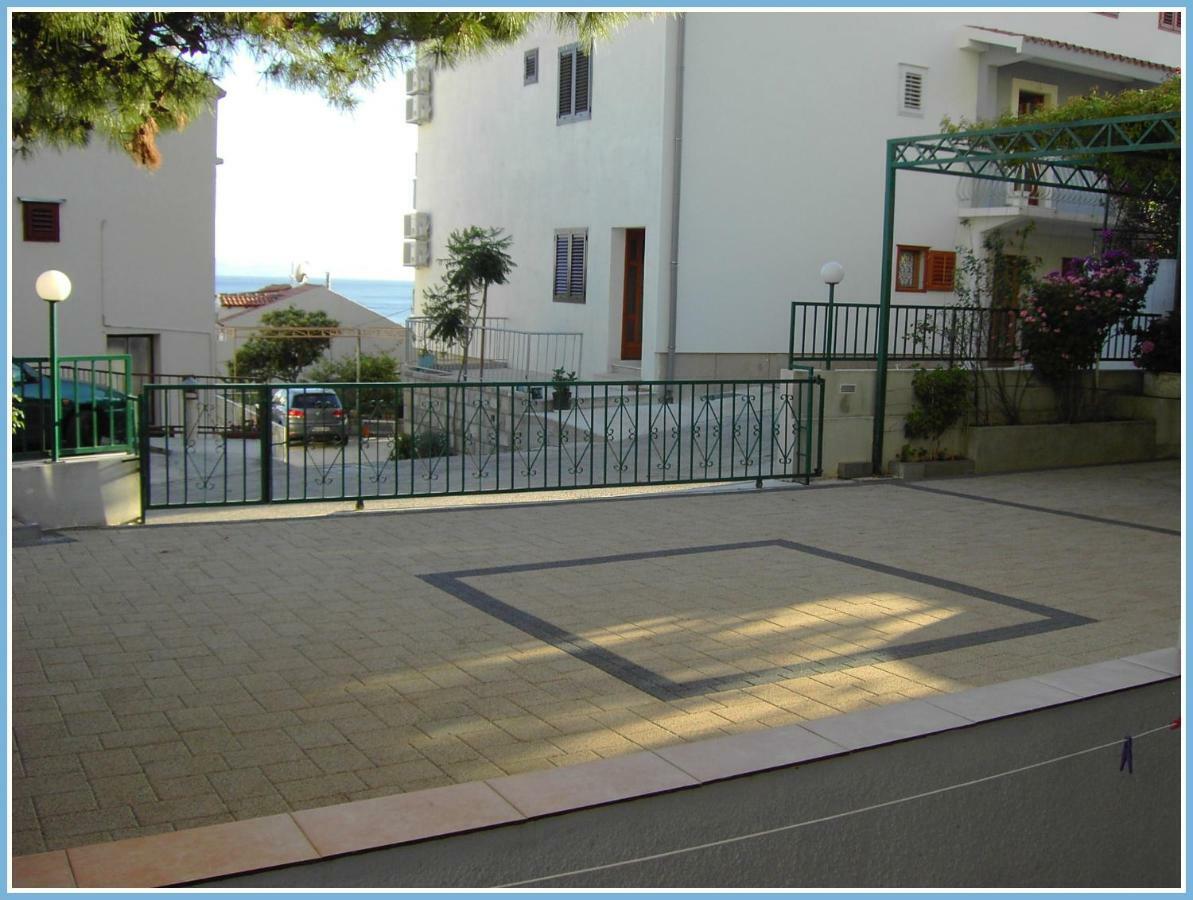 מאקרסקה Apartmani R&B Radalj מראה חיצוני תמונה
