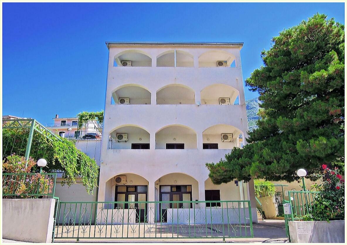 מאקרסקה Apartmani R&B Radalj מראה חיצוני תמונה
