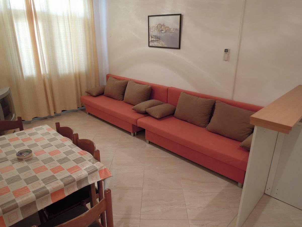מאקרסקה Apartmani R&B Radalj מראה חיצוני תמונה