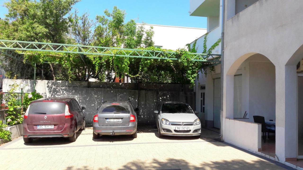 מאקרסקה Apartmani R&B Radalj מראה חיצוני תמונה