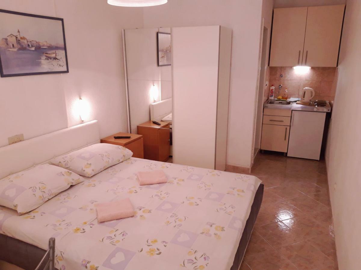 מאקרסקה Apartmani R&B Radalj מראה חיצוני תמונה