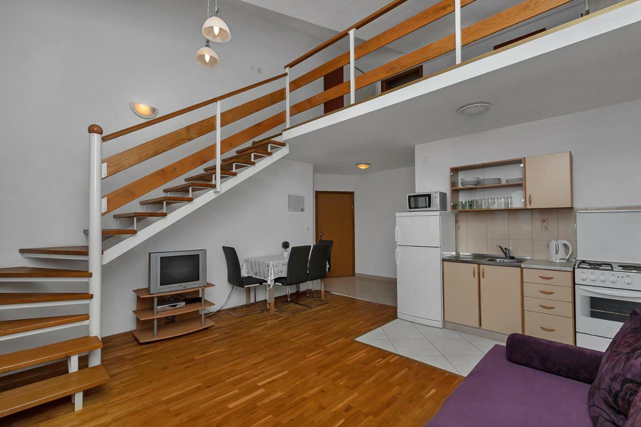 מאקרסקה Apartmani R&B Radalj מראה חיצוני תמונה