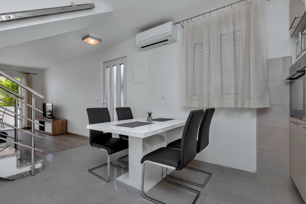 מאקרסקה Apartmani R&B Radalj מראה חיצוני תמונה